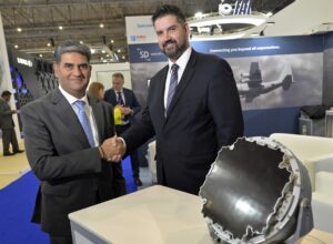 L to R Paras Dhamecha, founder and managing director at Empire Aviation shakes hands with David Falberg, SD VP International at Dubai Airshow 2023.