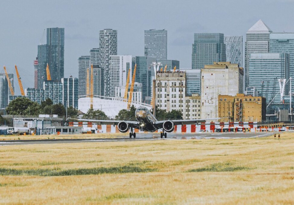 A195-E2-Tech-Lion-landing-Londo-City-Airport-LCY